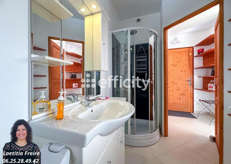 Maison - 260 m² - 10 pièces