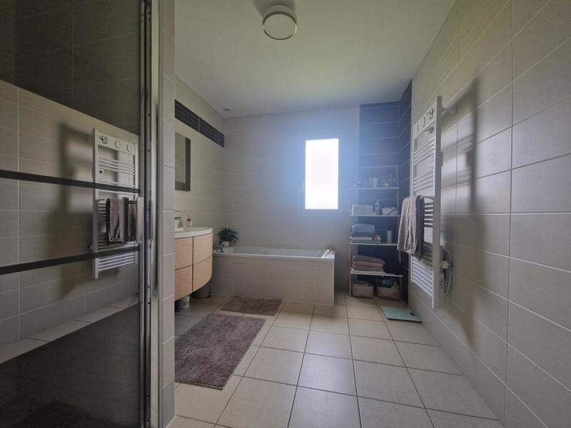 Maison - 200 m² - 8 pièces