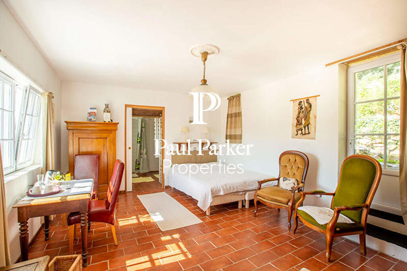 Maison - 232 m² - 10 pièces