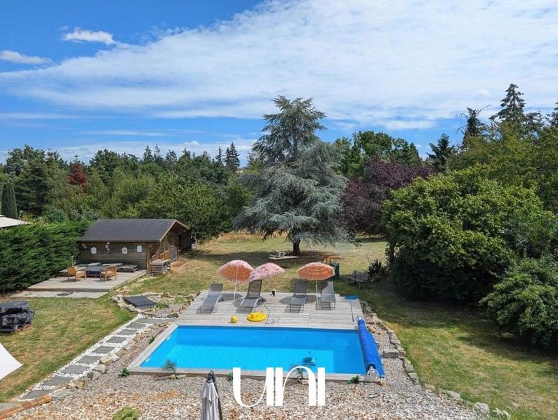 Maison - 137 m² - 6 pièces