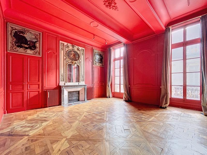 Appartement ancien - 250 m² - 7 pièces