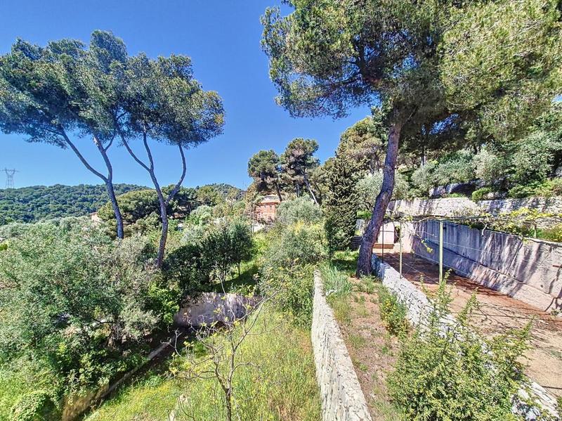 Propriété - 256 m² - 7 pièces