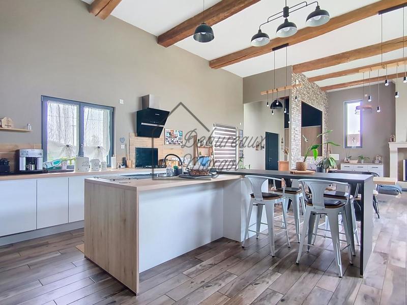 Maison - 210 m² - 8 pièces