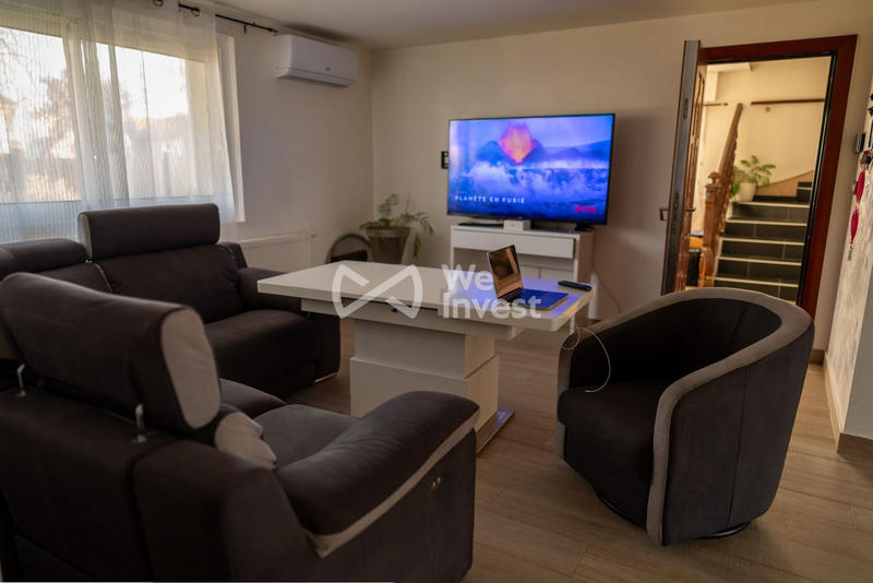 Maison traditionnelle - 237 m² - 10 pièces