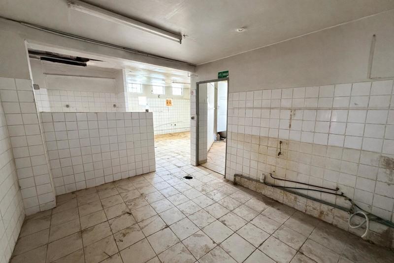 Local commercial - 180 m² - 5 pièces