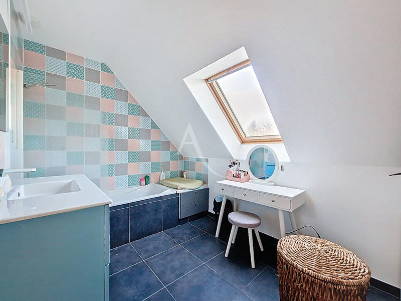 Maison - 98 m² - 6 pièces