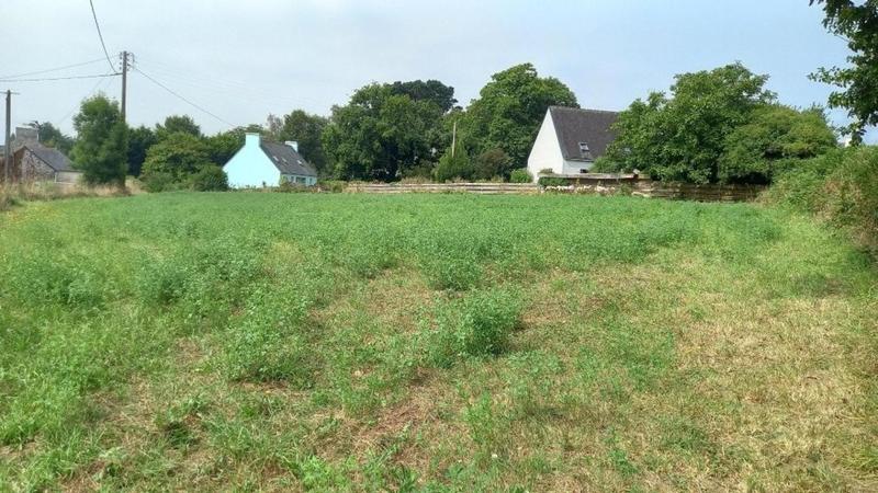 Terrain constructible - 1 050 m²
