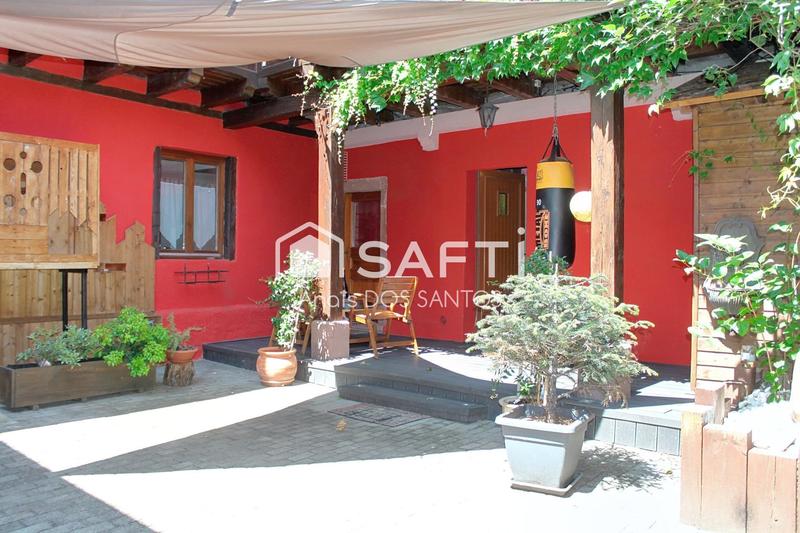 Maison - 242 m² - 8 pièces