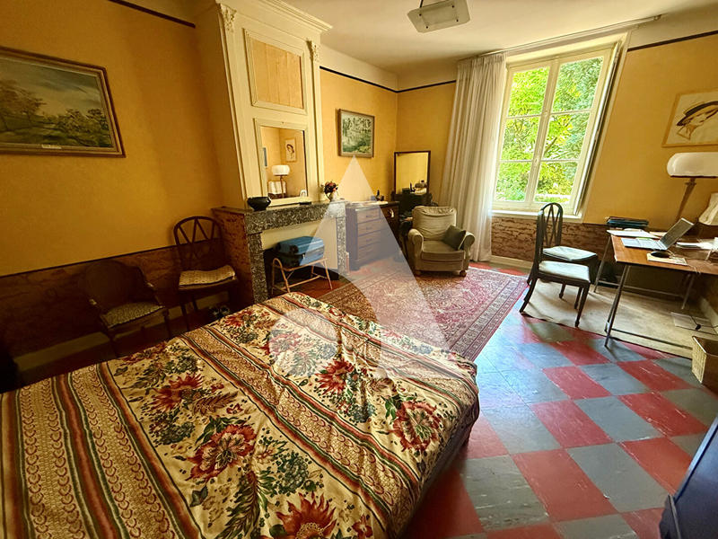 Maison - 310 m² - 11 pièces