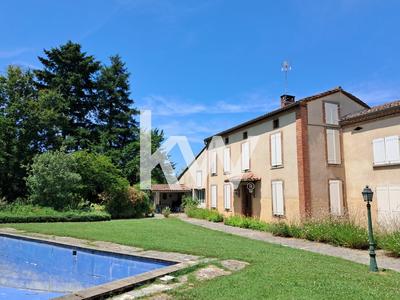 Maison - 381 m² - 10 pièces