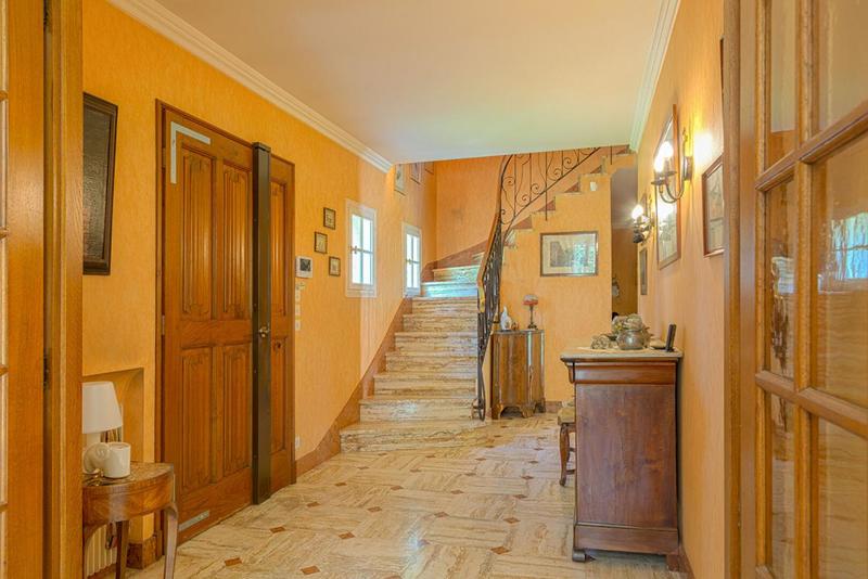 Maison - 206 m² - 6 pièces