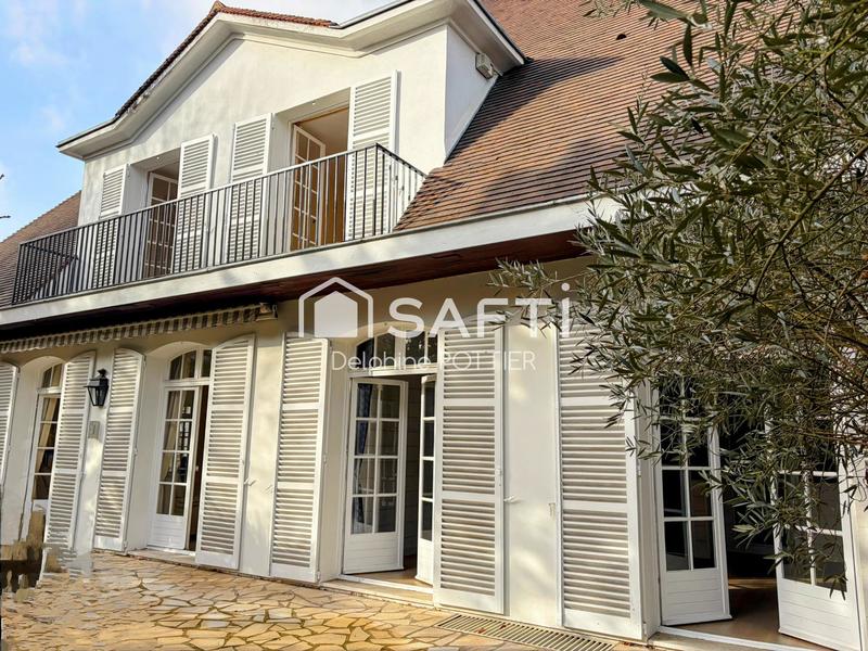 Maison - 232 m² - 8 pièces