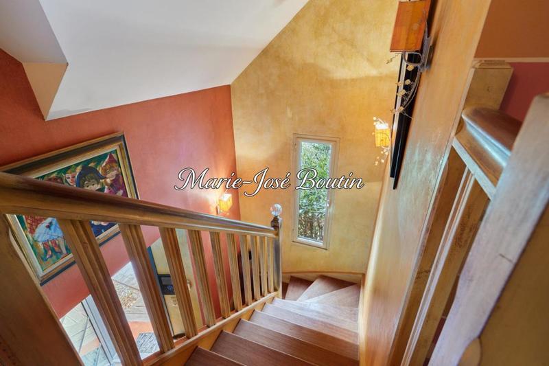 Maison - 300 m² - 6 pièces