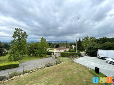 Maison - 223 m² - 8 pièces