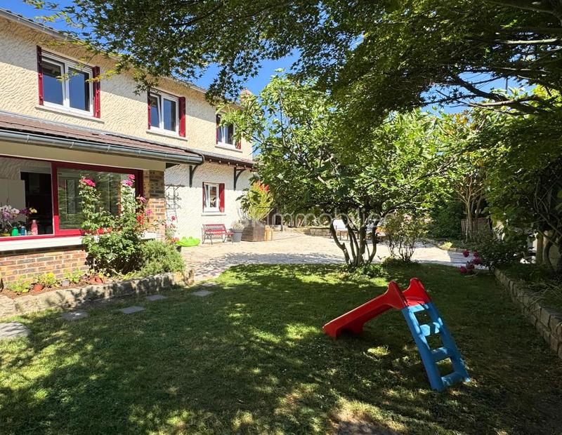 Maison - 146 m² - 8 pièces