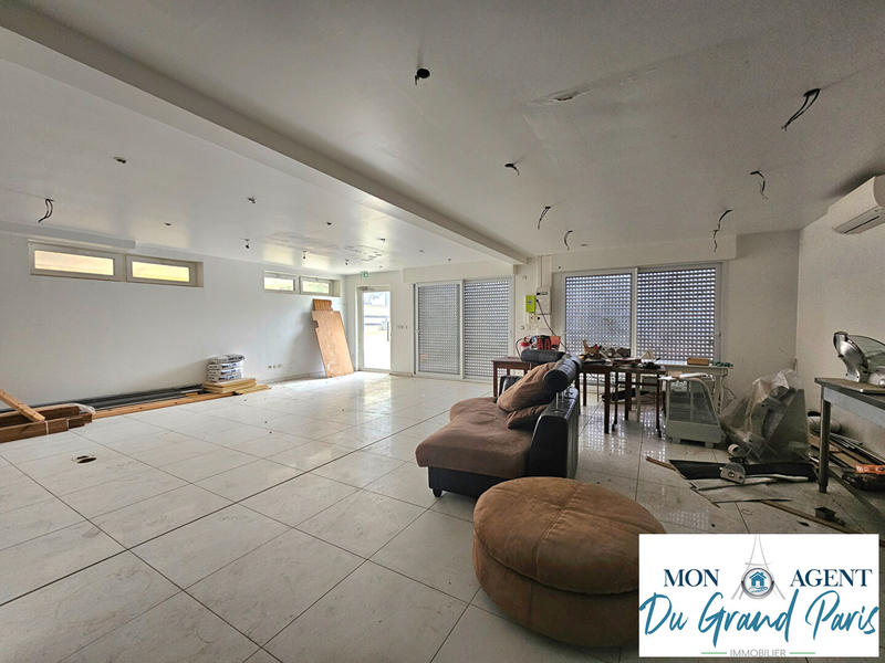 Local commercial - 120 m² - 4 pièces