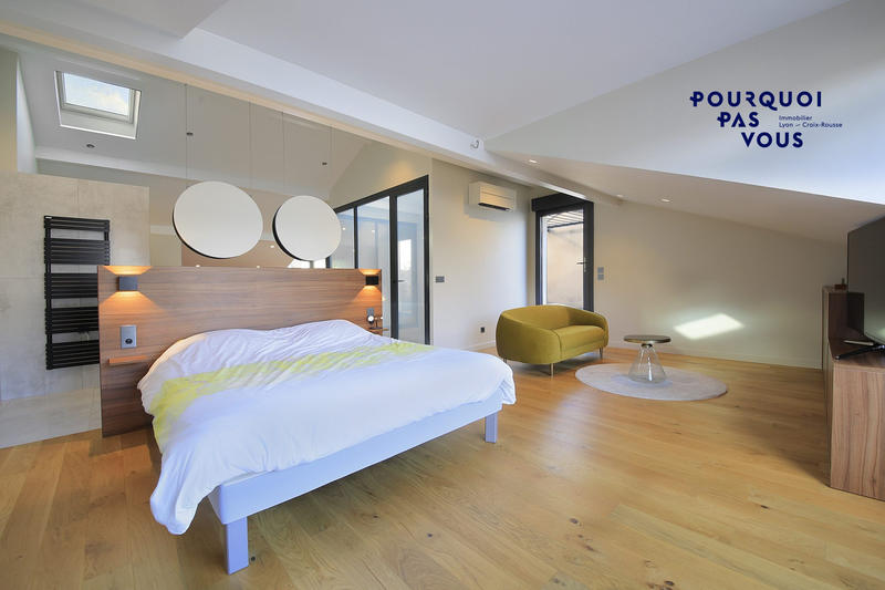 Maison - 210 m² - 6 pièces