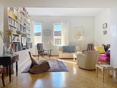 Maison - 235 m² - 7 pièces