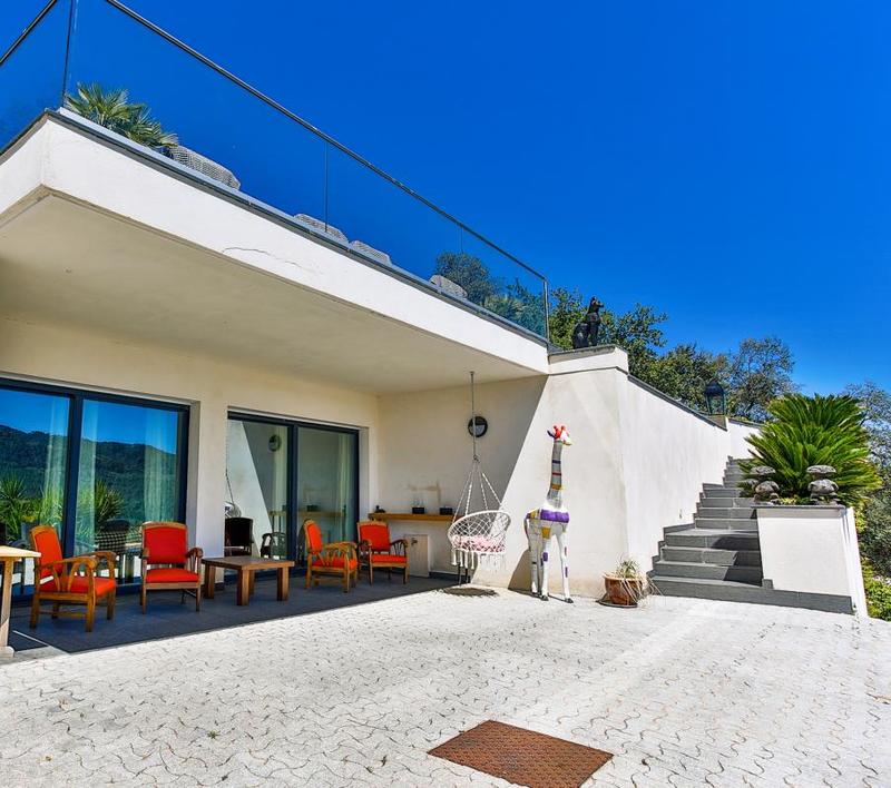 Villa - 300 m² - 10 pièces