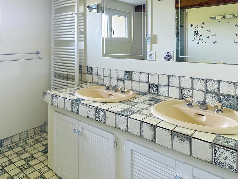 Maison - 270 m² - 7 pièces