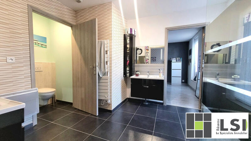 Maison - 233 m² - 8 pièces