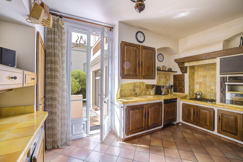 Maison - 200 m² - 7 pièces