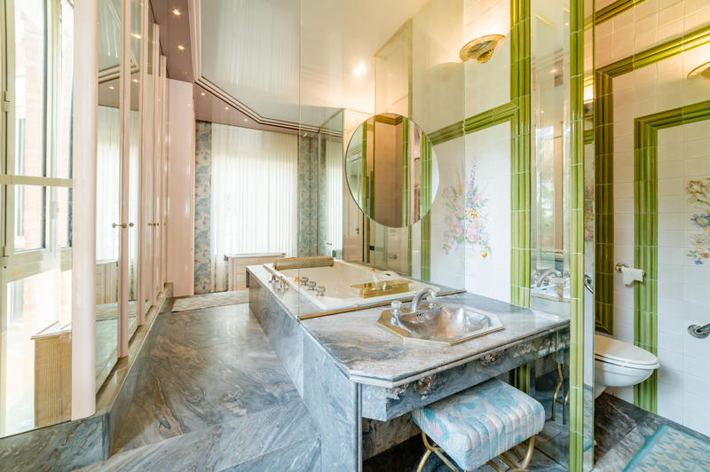 Maison - 342 m² - 8 pièces