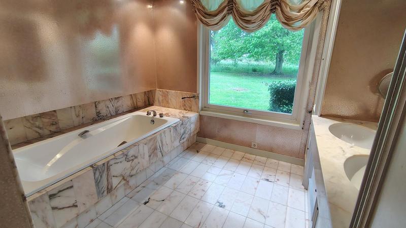 Maison - 300 m² - 10 pièces