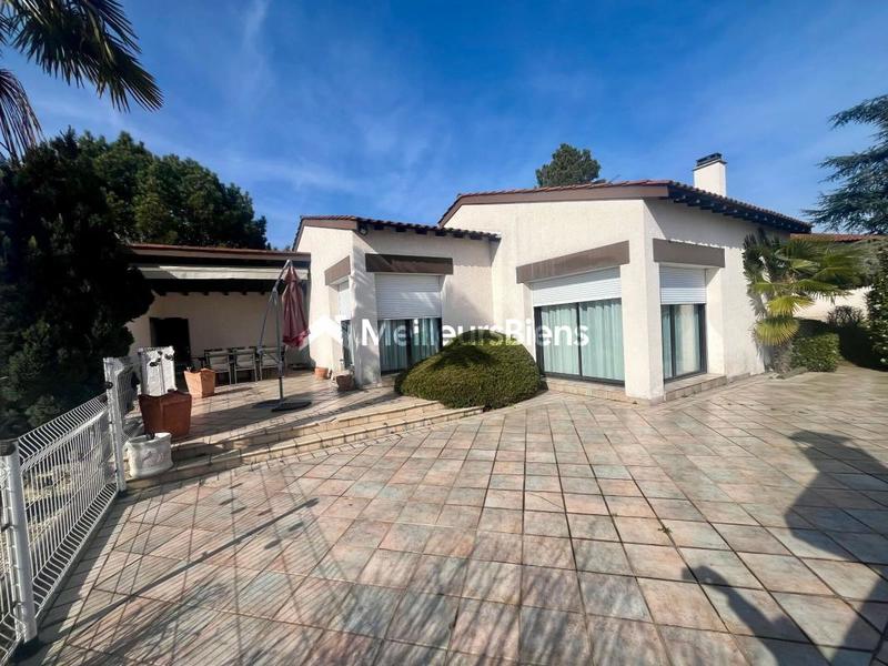 Propriété - 182 m² - 8 pièces