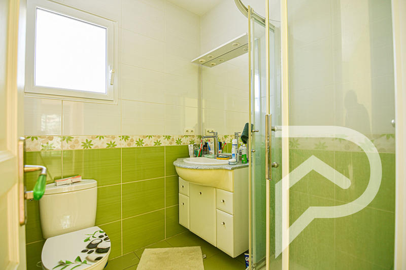 Maison - 187 m² - 11 pièces