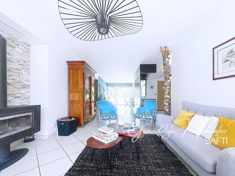 Maison - 248 m² - 8 pièces