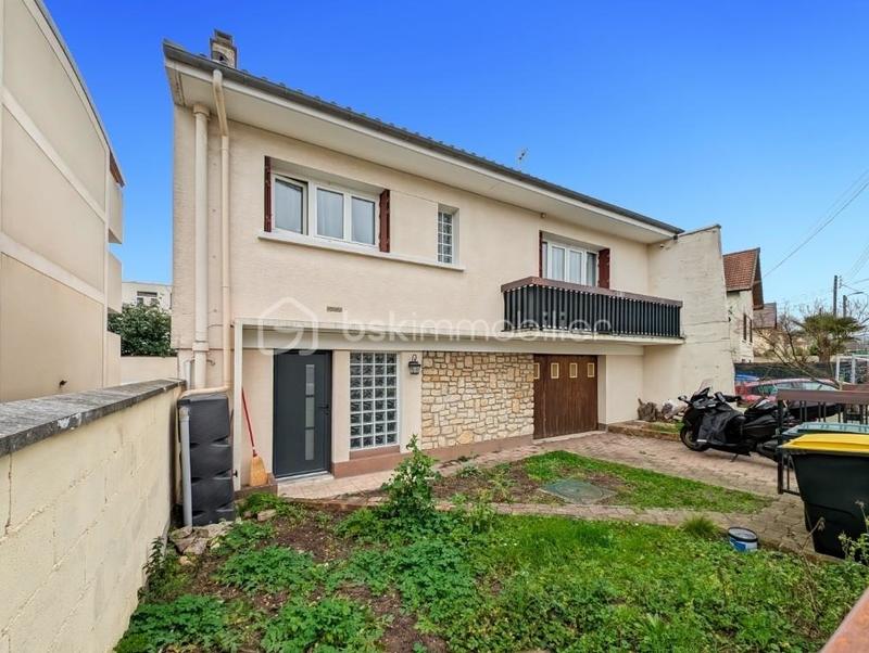 Maison - 90 m² - 4 pièces