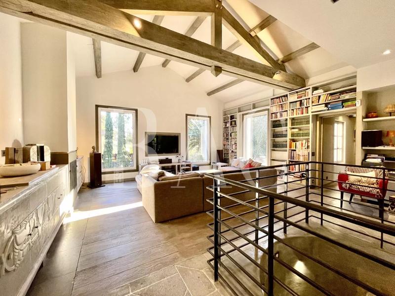 Villa - 273 m² - 12 pièces