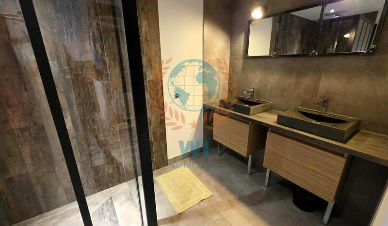 Maison - 255 m² - 7 pièces