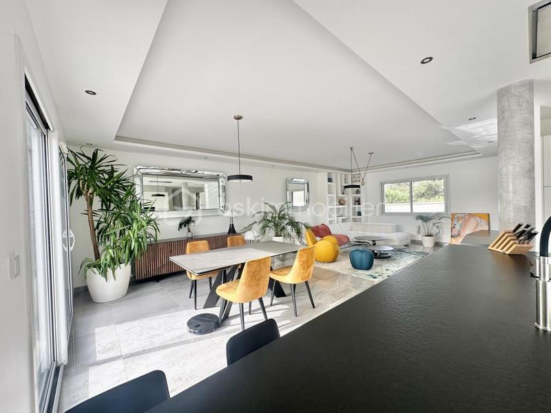 Pavillon - 200 m² - 7 pièces