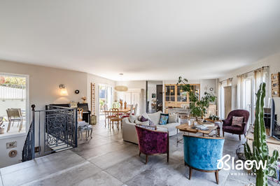 Maison contemporaine - 253 m² - 7 pièces