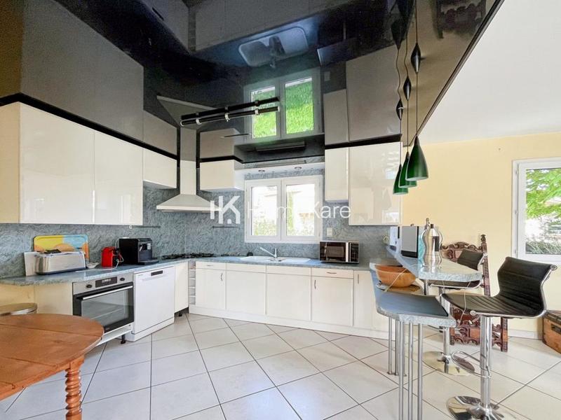 Maison - 200 m² - 6 pièces