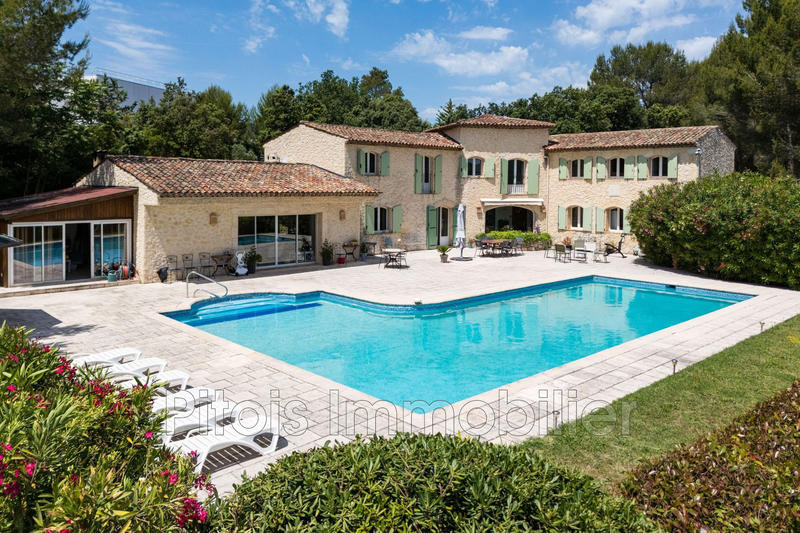 Maison - 294 m² - 5 pièces