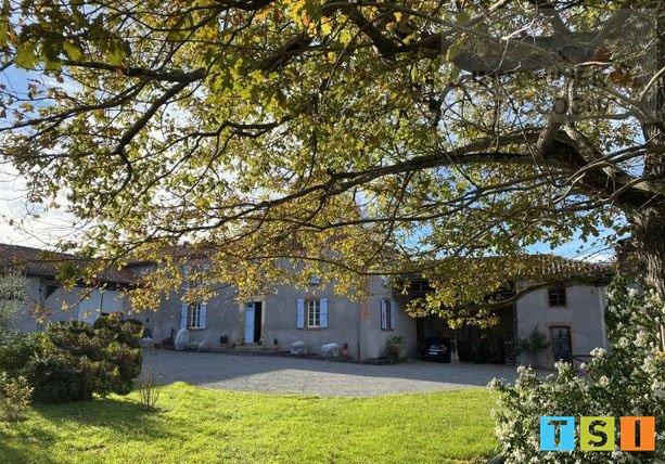 Maison - 230 m² - 7 pièces