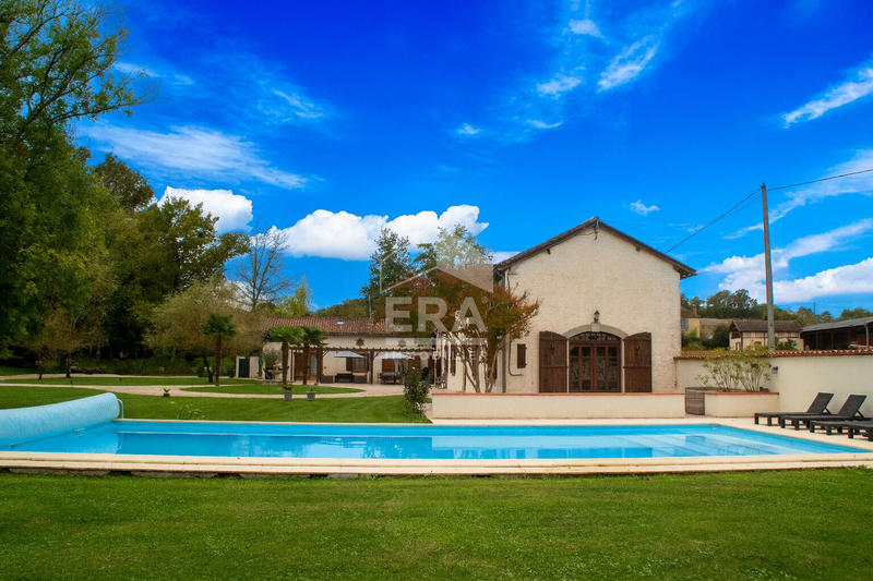 Maison - 480 m² - 14 pièces