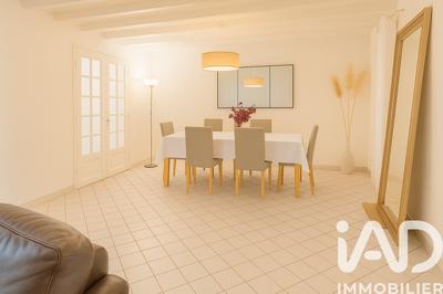 Maison - 216 m² - 8 pièces