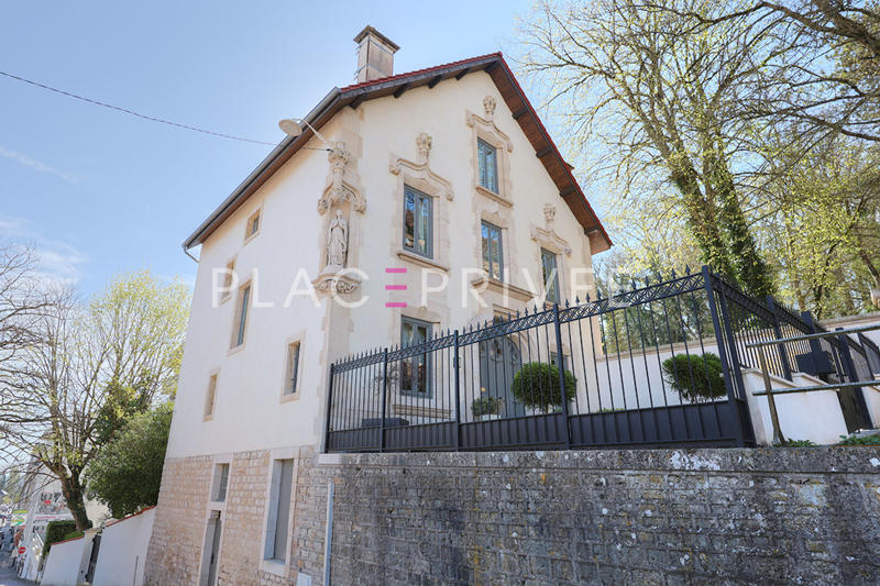 Maison - 272 m² - 10 pièces