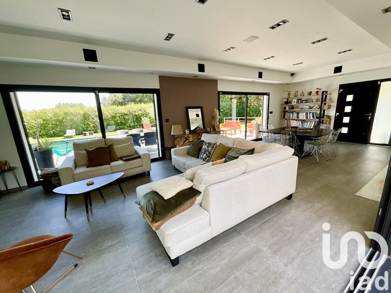 Maison - 218 m² - 6 pièces