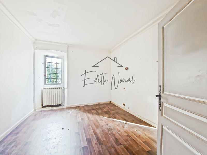 Propriété - 852 m² - 10 pièces