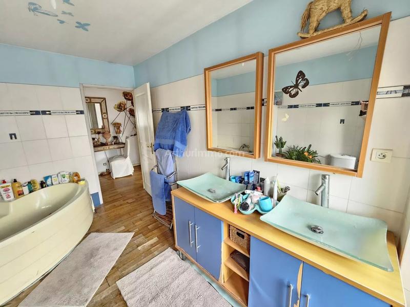 Maison - 203 m² - 6 pièces