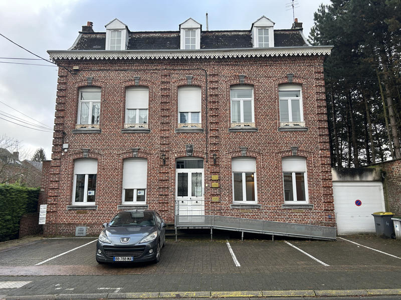 Maison - 235 m² - 10 pièces