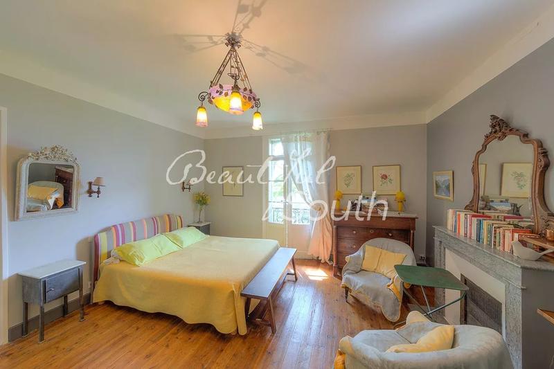 Propriété - 330 m² - 15 pièces