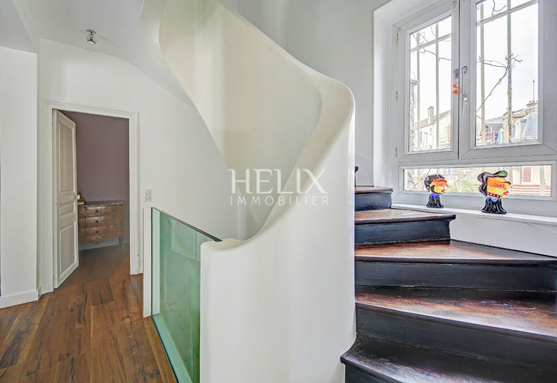 Maison - 250 m² - 8 pièces