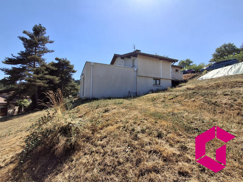 Maison - 99 m² - 4 pièces