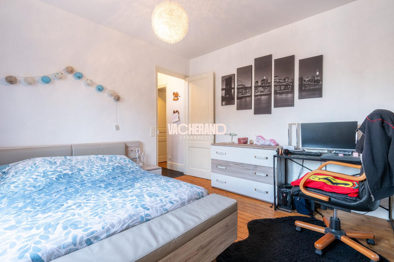 Maison - 210 m² - 7 pièces